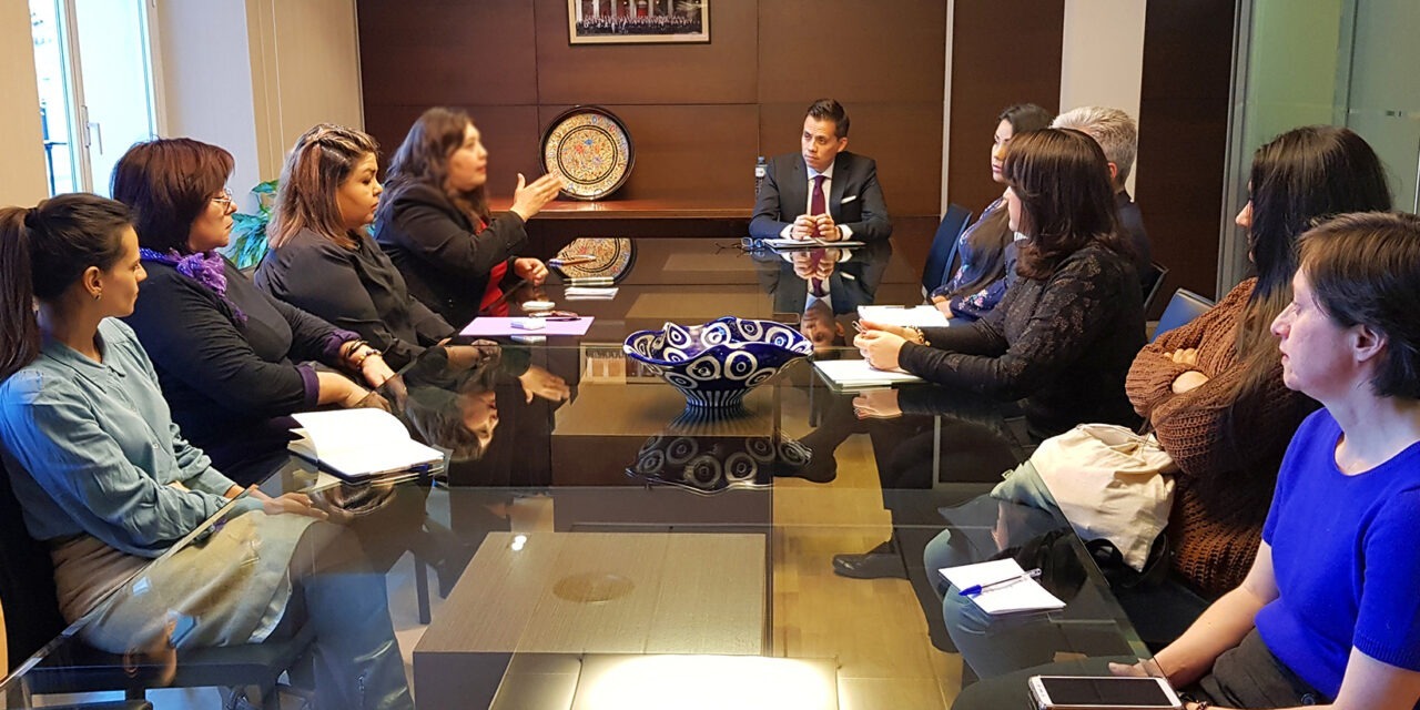 Entrega de manifiesto en apoyo al 9M en México.