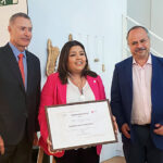 Entrega de reconocimiento Ohtli.